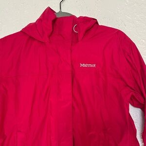 Marmot Women's Vibrant Pink light rain Jacket